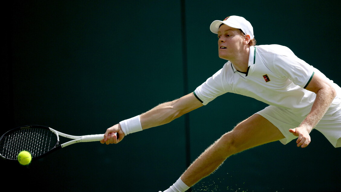 Sinner supera la prova di fuoco a Wimbledon: «La fiducia non mi ha mai abbandonato»