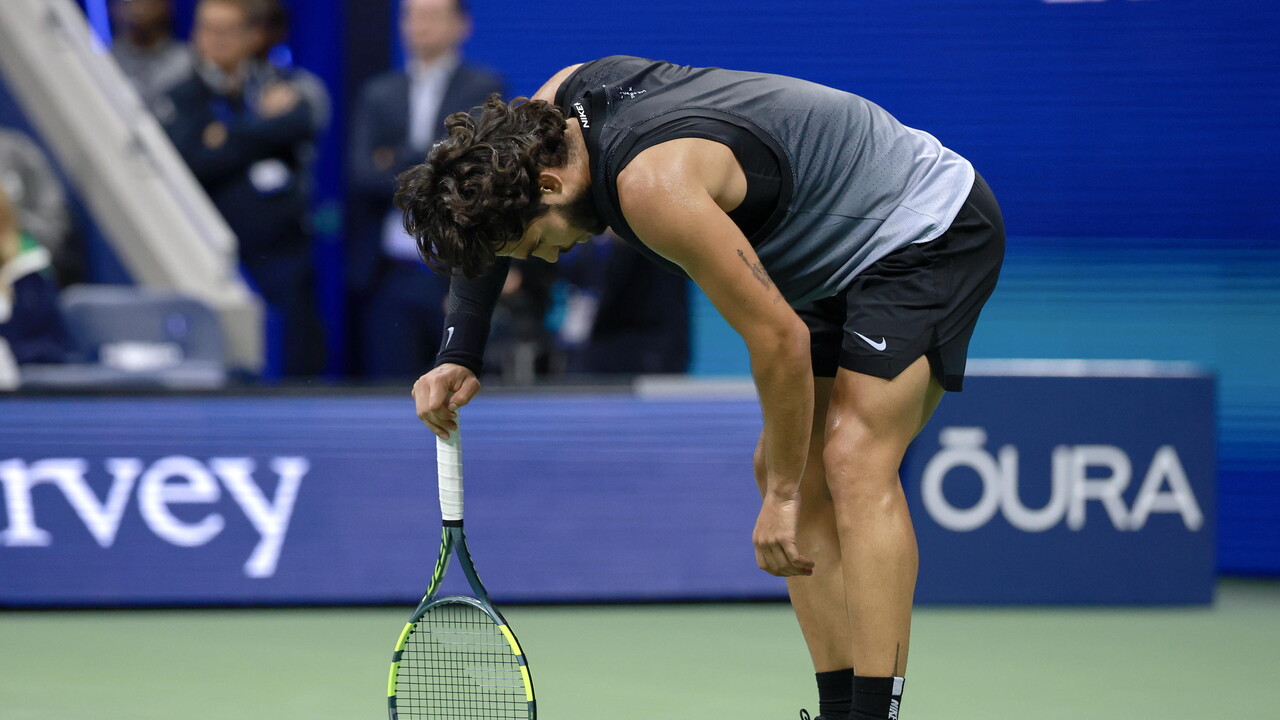 Alcaraz domina Shelton nei quarti di Flushing Meadows: una battaglia fisica senza pietà