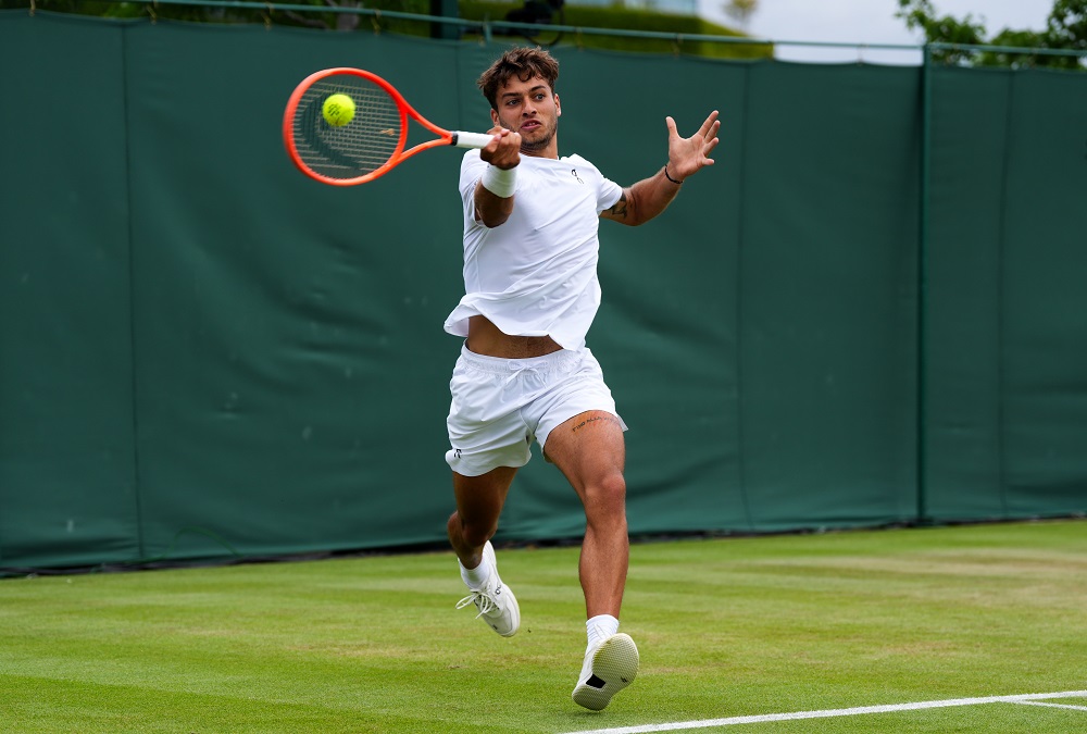 Cobolli riprende il controllo a Wimbledon: l'azzurro avanti su Navone dopo una rimonta perfetta