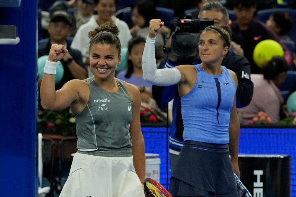 Wuhan 2026, il doppio azzurro Errani-Paolini insegue le slovacco-britanniche: equilibrio precario nel secondo set