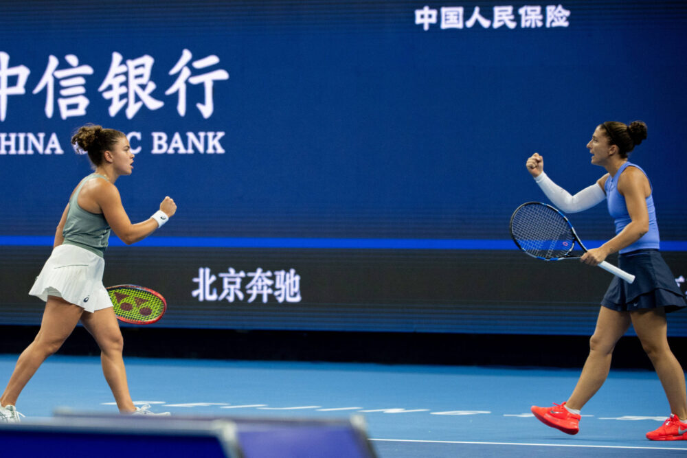 Errani e Paolini inseguono il tris a Pechino: la sfida contro Dabrowski e Stefani per la semifinale