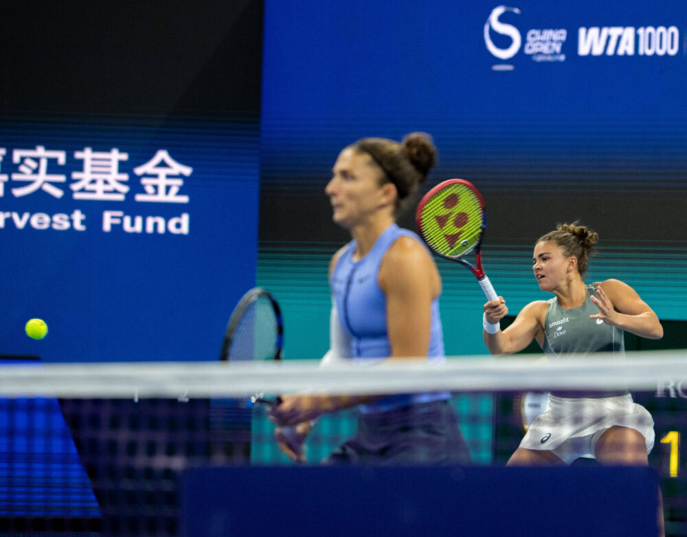 Dabrowski e Stefani fermano il dominio azzurro a Pechino: Errani-Paolini eliminati nei quarti