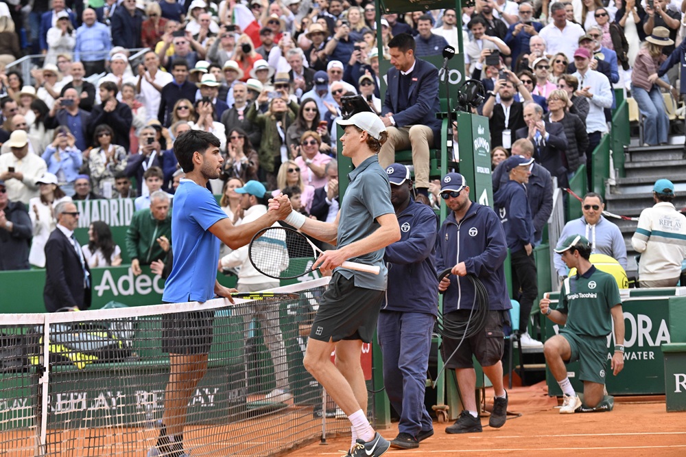 La solidarietà di Alcaraz verso Sinner: il gesto del rivale spagnolo che commuove il tennis