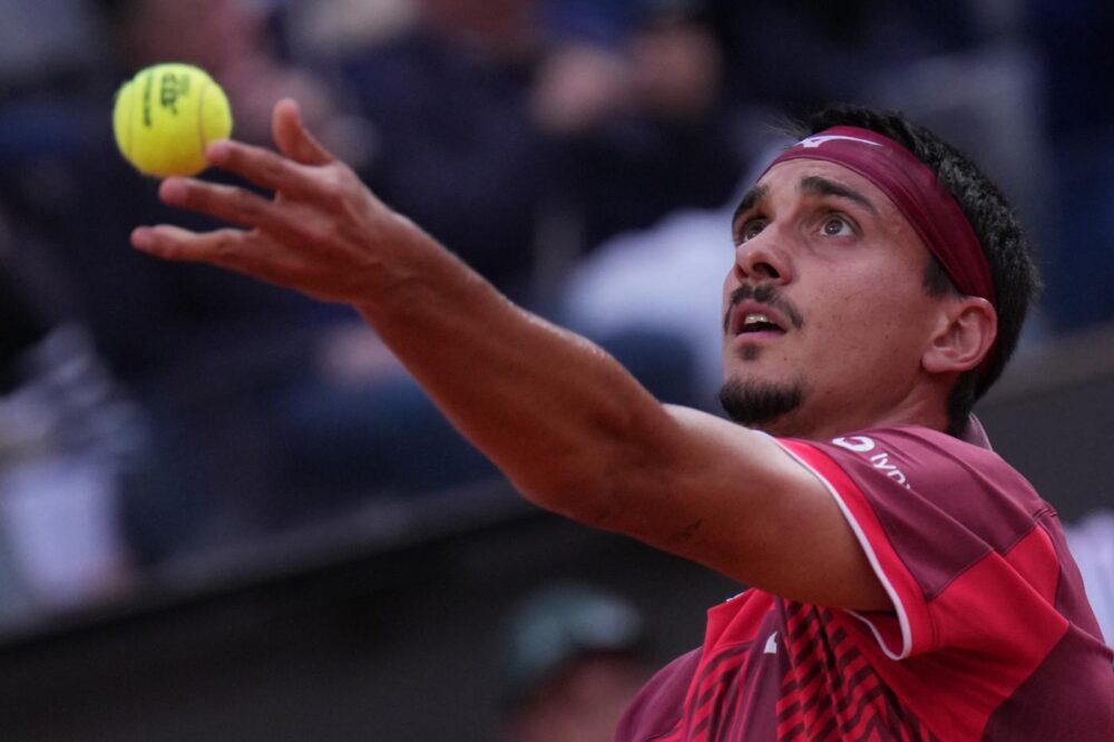 Gstaad 2026, l'impresa di Stricker e il dominio dei favoriti: il primo turno sorprende