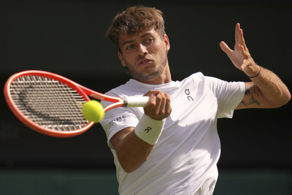 Cobolli a Wimbledon: «L'usura del prato è la mia arma, cerco sempre il modo di vincere»