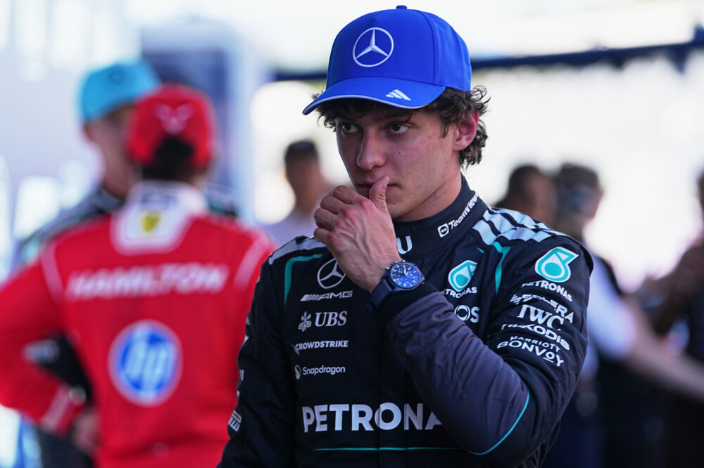 Dal circuito all'erba: Antonelli sceglie Wimbledon per ritrovare Sinner tra F1 e test Pirelli