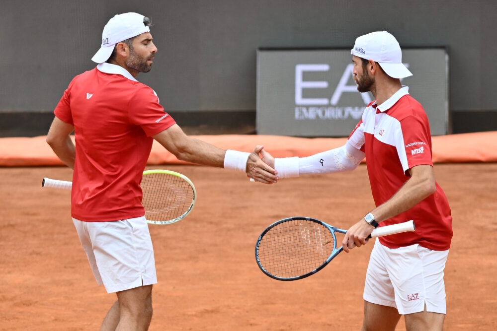 Bolelli e Vavassori ai vantaggi: il primo set di Wimbledon si decide al tie-break contro la coppia balcanica