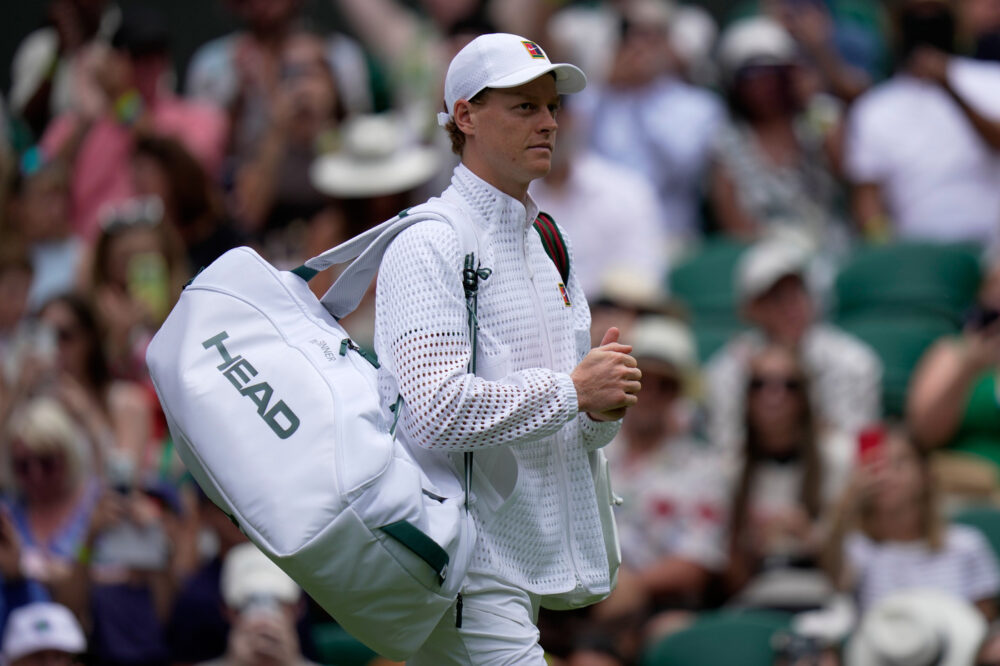 Wimbledon 2026, Puppo analizza il momento critico di Sinner: «Il campione mostra limiti evidenti, gli avversari lo percepiscono»