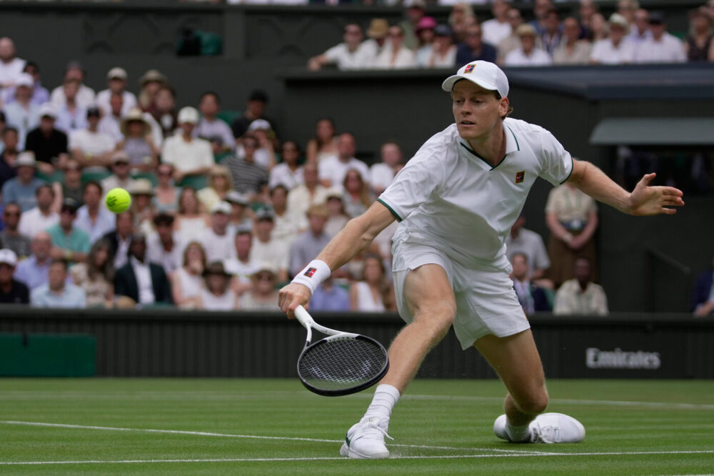 Wimbledon 2026: Sinner attende il suo turno nel palcoscenico di Centre Court mentre infuria la battaglia tra giganti
