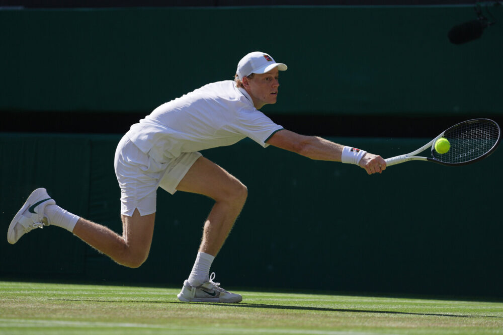 Sinner tra le insidie di Wimbledon: il coprifuoco regolamentare e il giovane Mochizuki in agguato