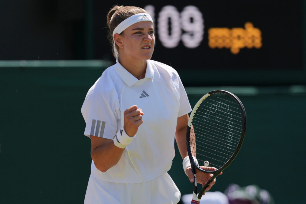 Osaka sorprende sul prato di Wimbledon: la numero 14 abbatte la regina Sabalenka, Pegula e Gauff si sfideranno nei quarti