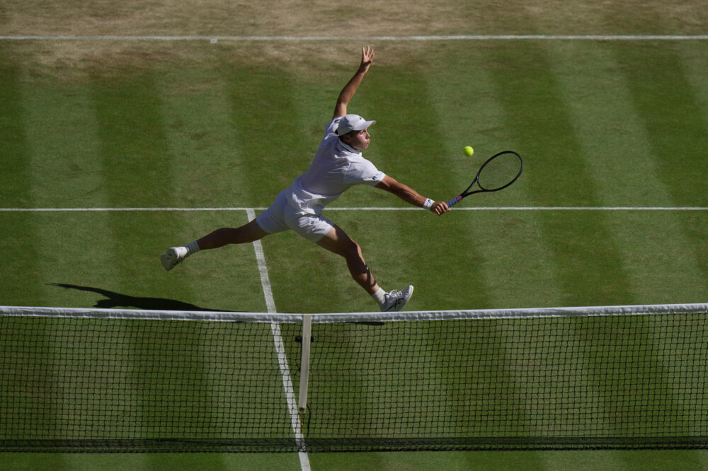 Wimbledon 2026: Cobolli ai quarti grazie al crollo di Dimitrov, adesso Fery gli sbarra la strada