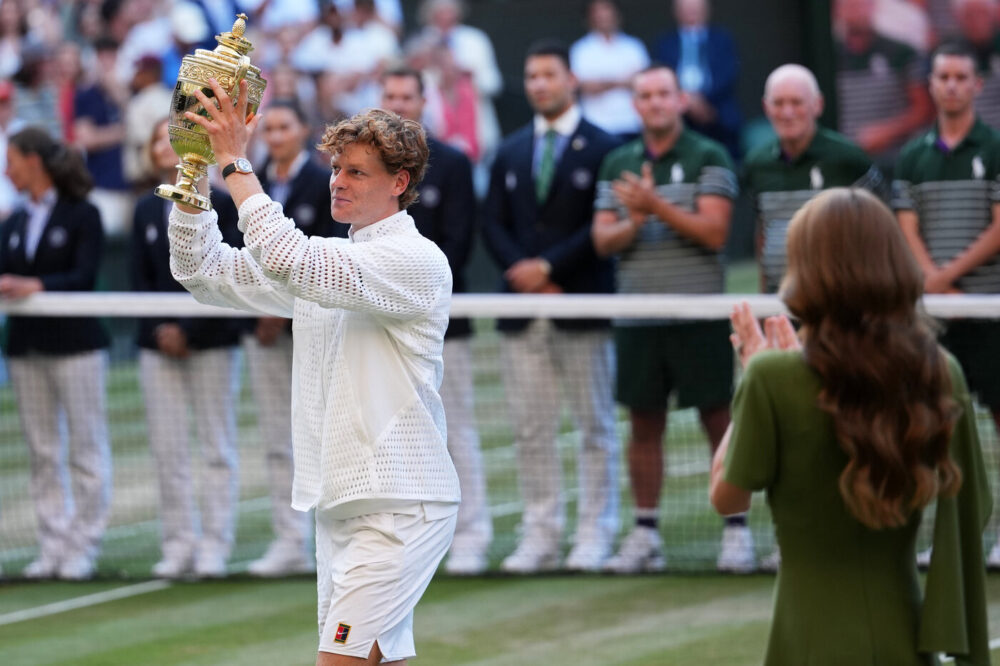 Zverev e il suo secondo grande slam: il tedesco domina a New York mentre cresce il dibattito su Sinner