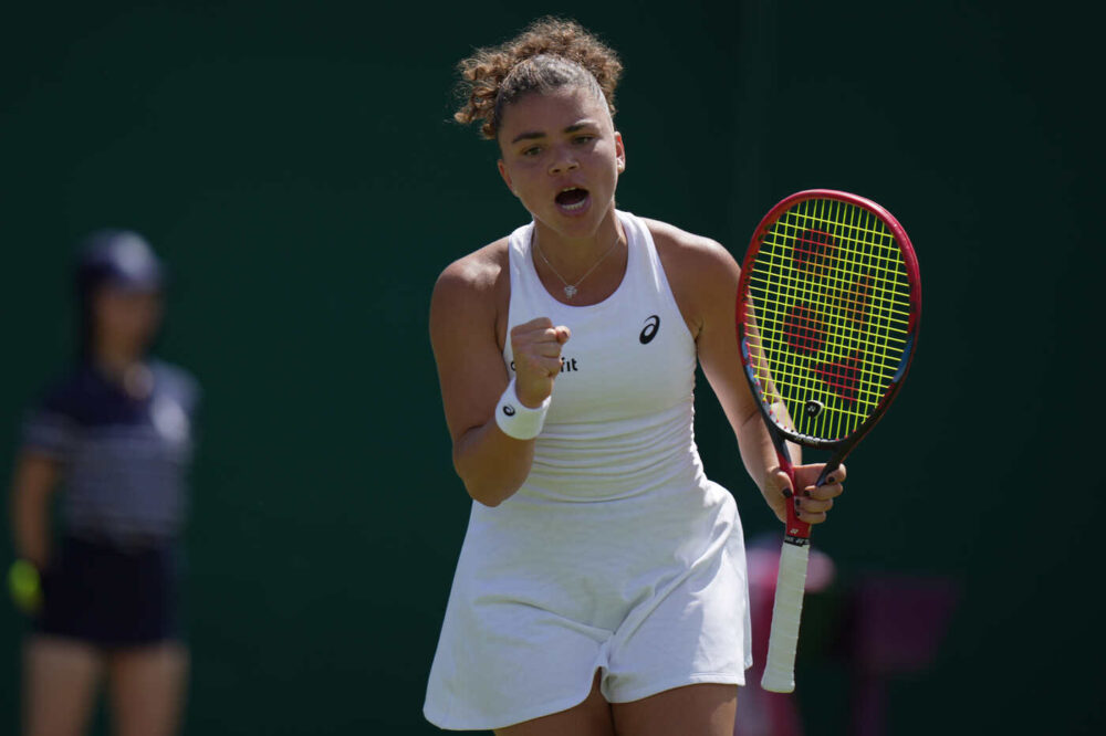 Paolini e Eala si contendono il primo set a Wimbledon 2026: equilibrio perfetto sulla grass londinese