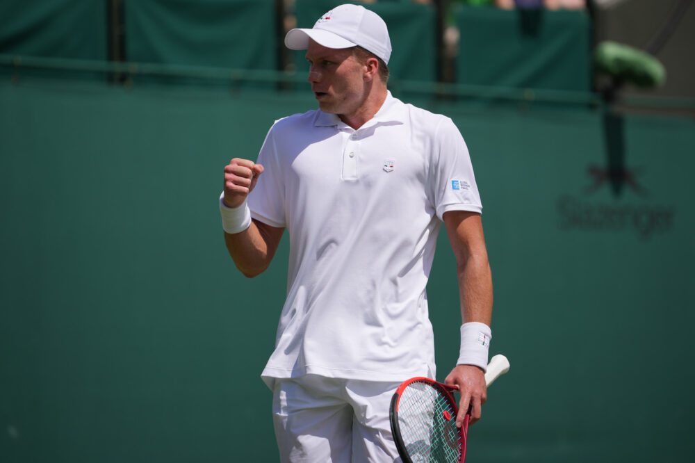 Brooksby sfida Sinner a Wimbledon: la fiducia incrollabile di un tennista che ha vinto la battaglia più difficile
