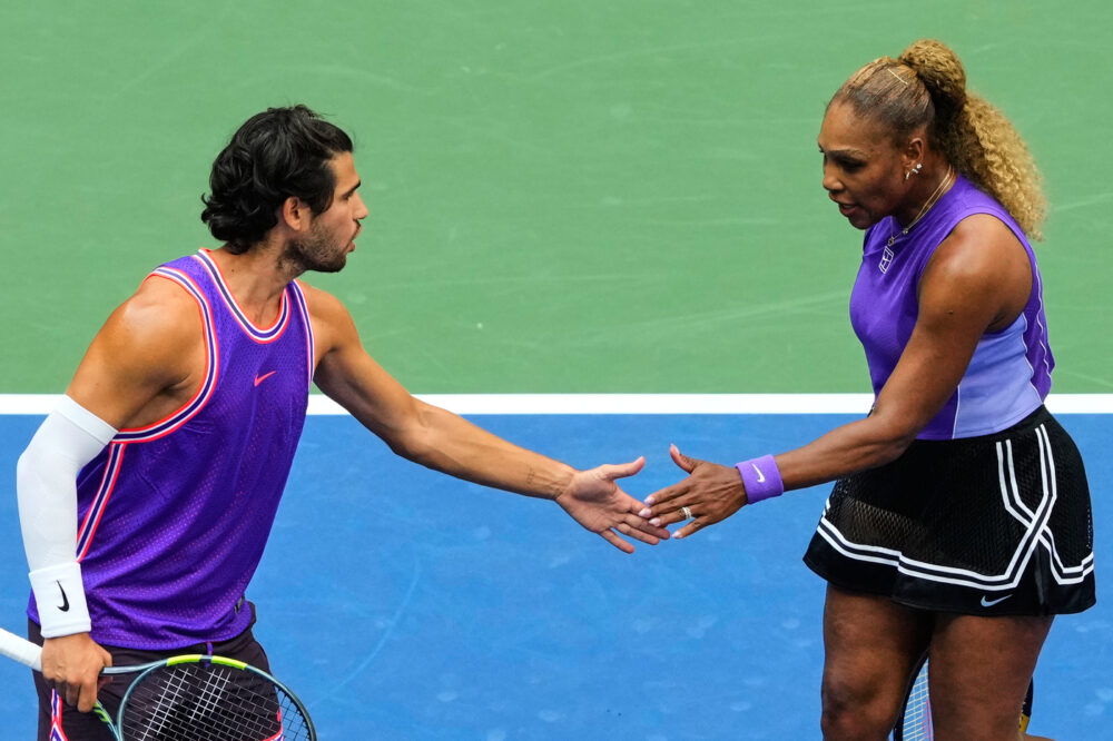 Williams e Alcaraz risvegliano l'Arthur Ashe: la coppia sorpresa supera il turno inaugurale agli US Open 2026