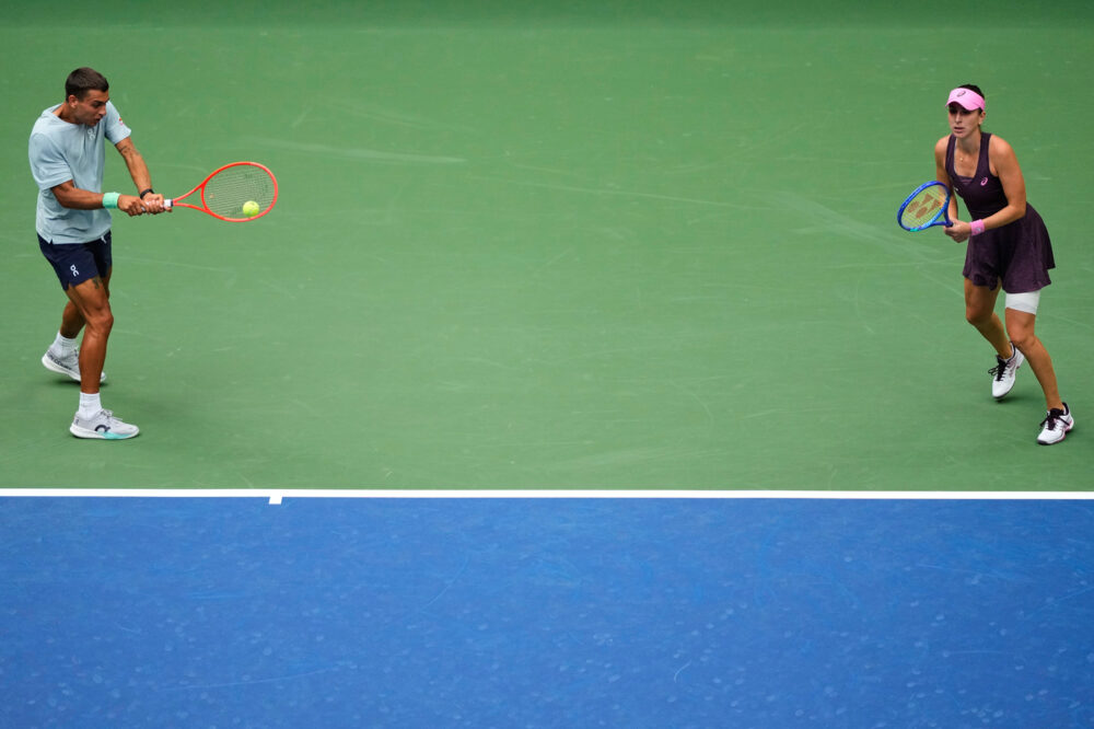 La coppia italo-elvetica cede nel finale: Mensik e Muchova conquistano il doppio misto a Flushing Meadows