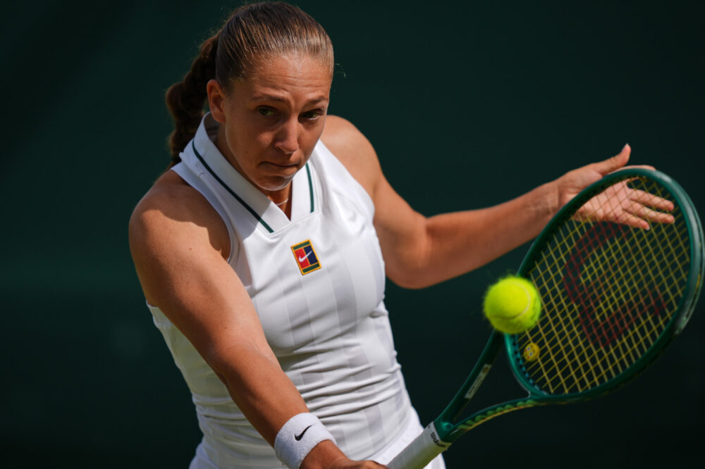 La consacrazione di Parry a Monterrey: la francese abbatte Mertens e conquista il primo titolo WTA