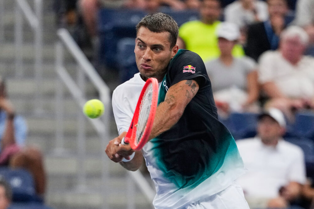 US Open, il crollo dei favoriti apre le porte agli italiani: Cobolli e Darderi respirano