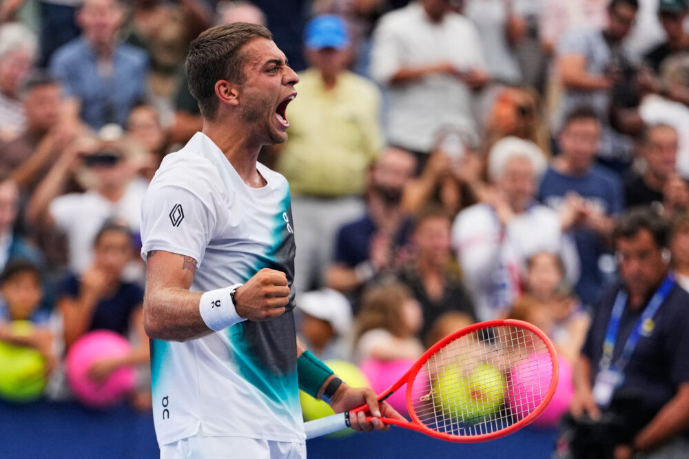 Tennis azzurro in cerca di riscatto: Cobolli, Musetti e Bellucci portano l'Italia avanti agli US Open