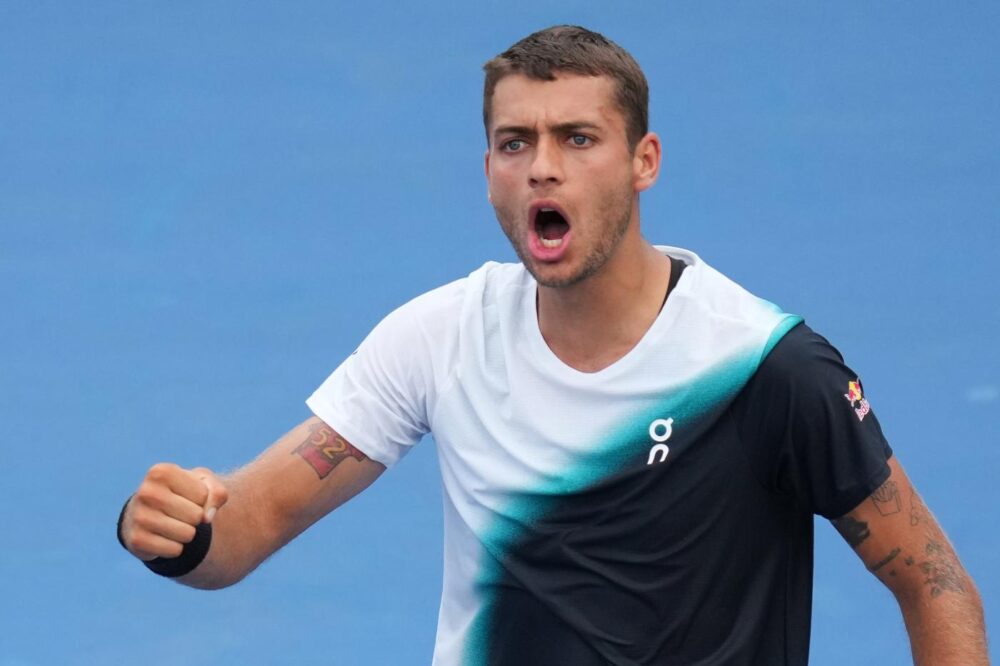 Cobolli domina la rimonta a Flushing Meadows: