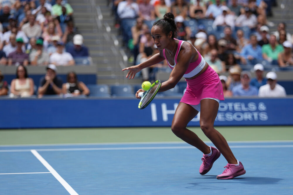 Singapore ritrova il tennis mondiale: Fernandez e Chwalinska dominano in una maratona d'esordio