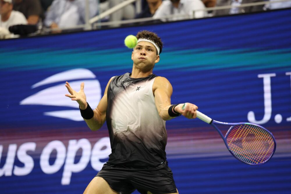 Quando il tennis americano sfida l'alba: Shelton batte Alcaraz in un'odissea notturna ai vertici dello sport