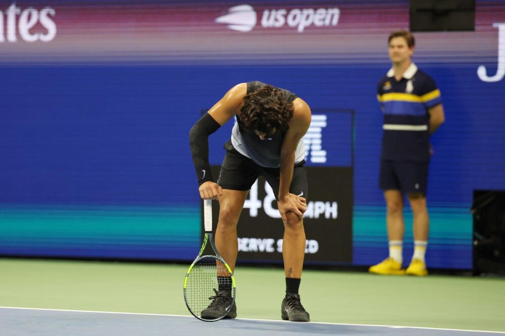 Shelton spezza il tabù del quinto set: dopo Berrettini, un altro gigante ferma Alcaraz a Flushing Meadows