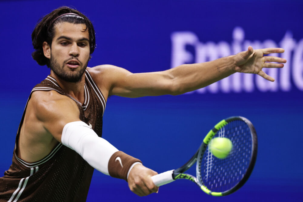 Alcaraz superata la crisi iniziale agli US Open: lo spagnolo demolisce Faria e si profila sempre più come principale candidato al titolo