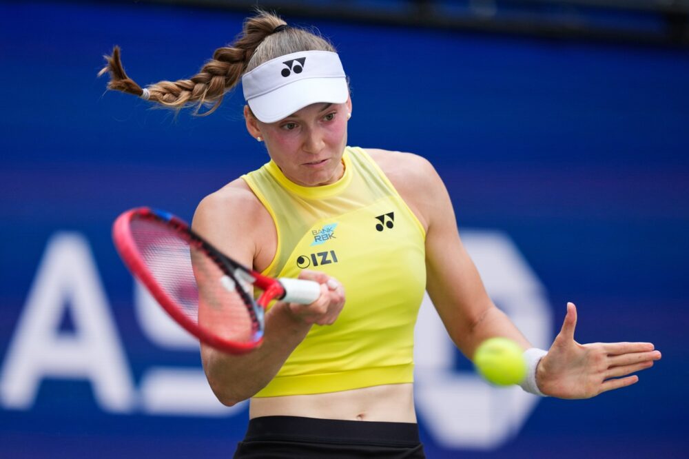 Rybakina domina Zheng e conquista il trono mondiale: la kazaka vola in semifinale agli US Open 2026