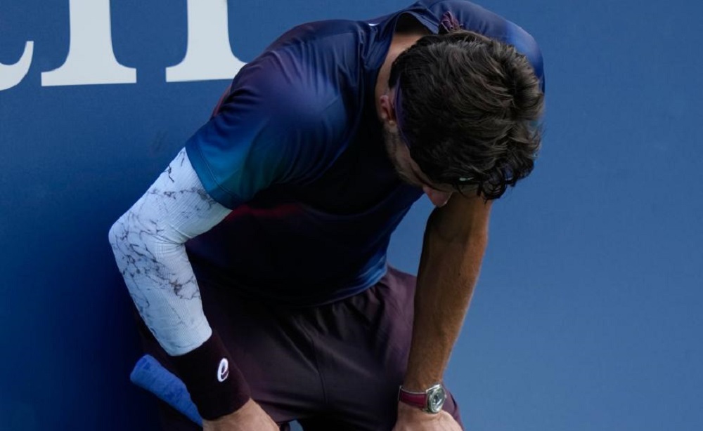 Quando il tennis dimentica i limiti umani: il carico eccessivo sui campioni tra caldo, recuperi insufficienti e calendari disumani