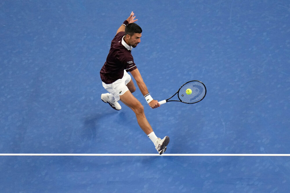 Djokovic a 39 anni ancora guerriero: la rimonta a Pechino e il mistero sulla salute che lo tormenta