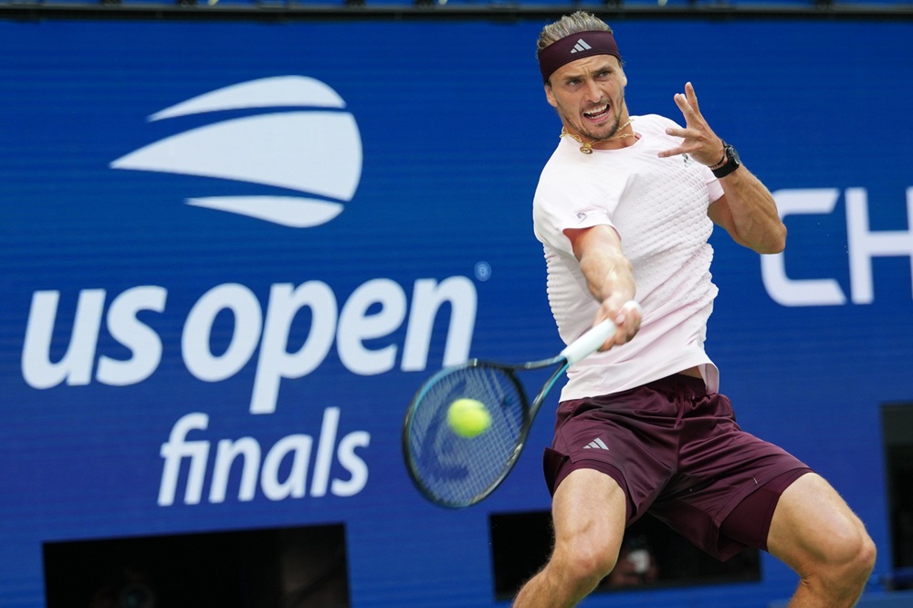 Zverev conquista il secondo Slam e sorpassa Sinner: il tedesco domina a New York battendo Shelton