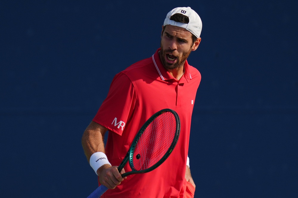 Epica di resistenza agli US Open: Khachanov e Van de Zandschulp conquistano i quarti dopo battaglie monumentali