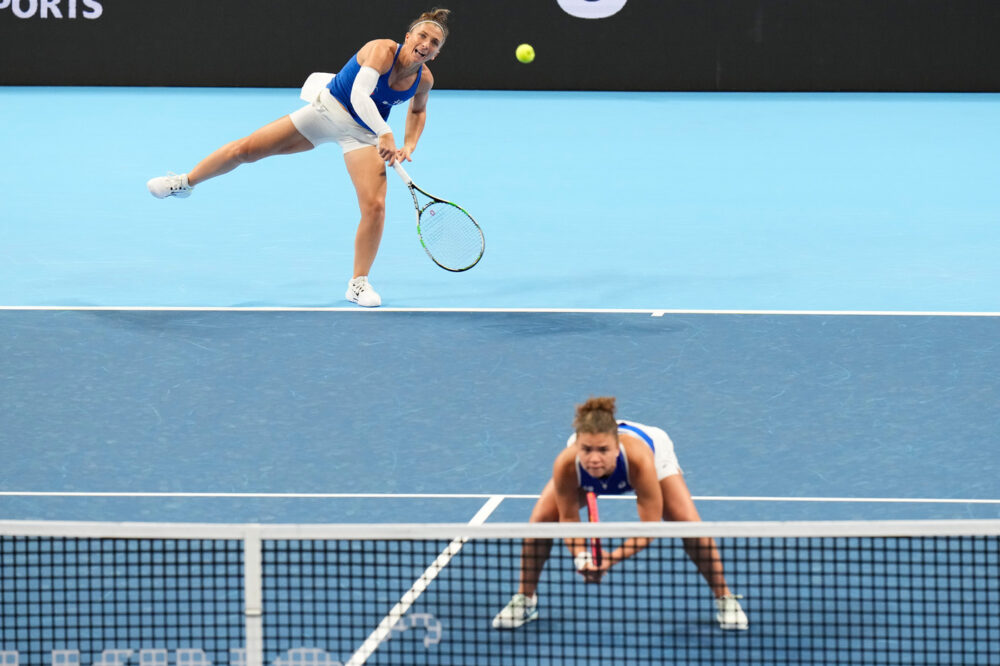Errani-Paolini dominano a Pechino: le campionesse in carica avanzano agli ottavi con una prova convincente