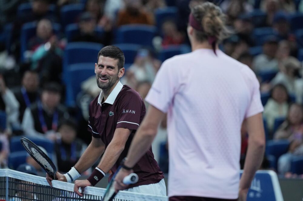 Djokovic a Pechino: il serbo domina Zverev ma lascia strascichi polemici sull'arbitraggio