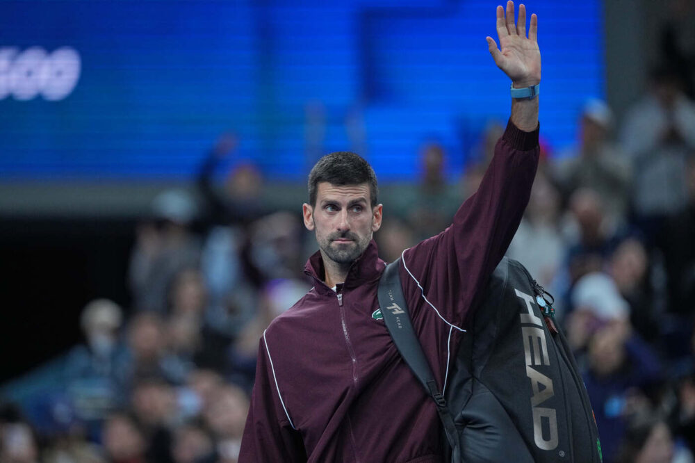 Djokovic inseguito da De Minaur nella finale di Pechino: il serbo difende il suo dominio nel torneo cinese