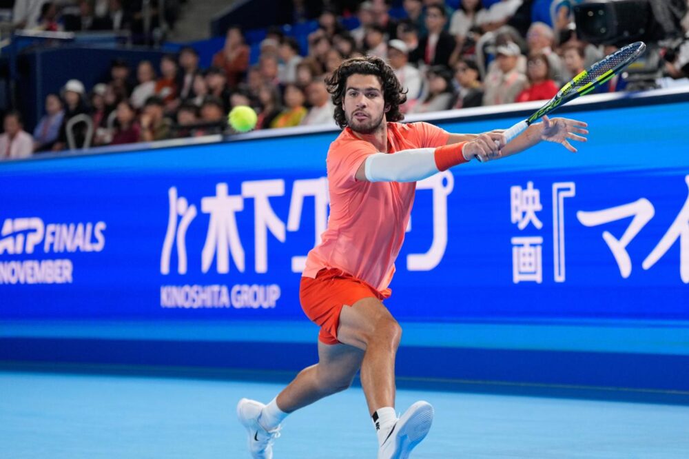 Shanghai scuote Alcaraz: il ritorno del campione spagnolo ancora zoppicante dopo l'infortunio