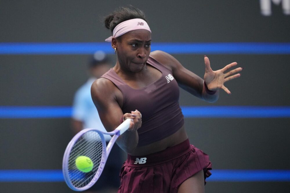Pechino sorprende ancora: Rybakina fuori, Gauff e Swiatek avanzano nella marcia verso i quarti