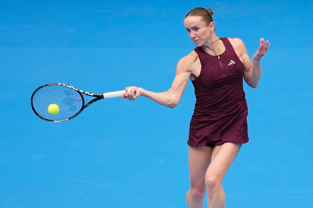 Wuhan 2026: Swiatek e Svitolina avanzano tra colpi di scena e sorprese clamorose