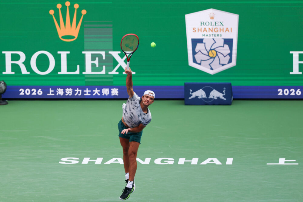Shanghai 2026: Zverev domina e avanza, De Minaur senza fatica. Djokovic cede a Hurkacz, tracollo italiano