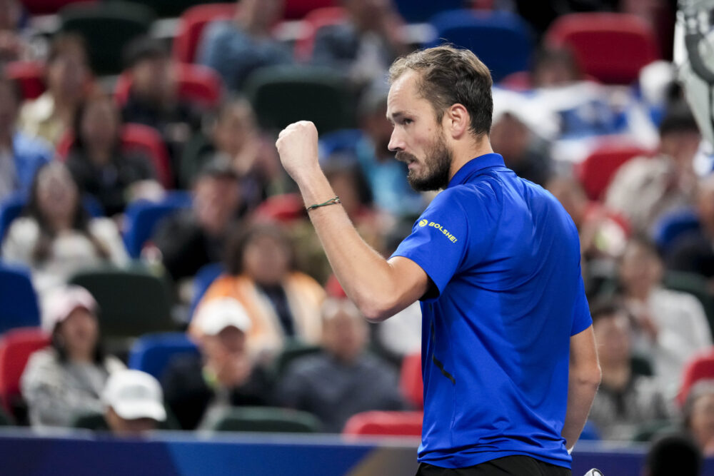 Medvedev e Tsitsipas verso l'atto conclusivo ad Almaty: i verdetti dei quarti kazaki