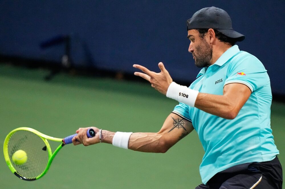Tokyo scossa dai risultati: Darderi domina, Berrettini risale e Alcaraz fatica nel suo esordio nipponico