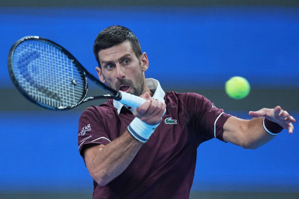 Djokovic trionfa a Pechino dopo undici anni: il serbo ritrova se stesso e la magia del tennis