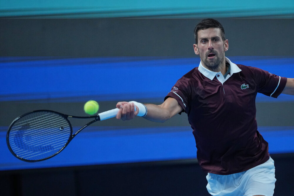 A 39 anni Djokovic ancora inarrestabile: il suo 102° titolo arriva a Pechino quando De Minaur deve arrendersi