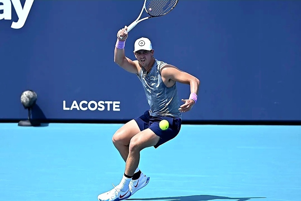Il dramma fisico di JJ Wolf: quando il tennis diventa battaglia contro il proprio corpo