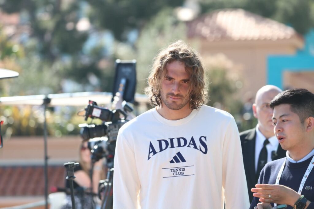Tsitsipas oltre il campo: il campione ateniese si prepara a una nuova vita nell'arte e nella fotografia