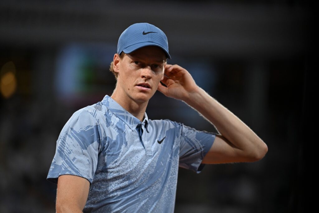 Pechino si prepara a ospitare un'élite del tennis mondiale: la rincorsa di Sinner e il debutto di Cobolli tra i giganti