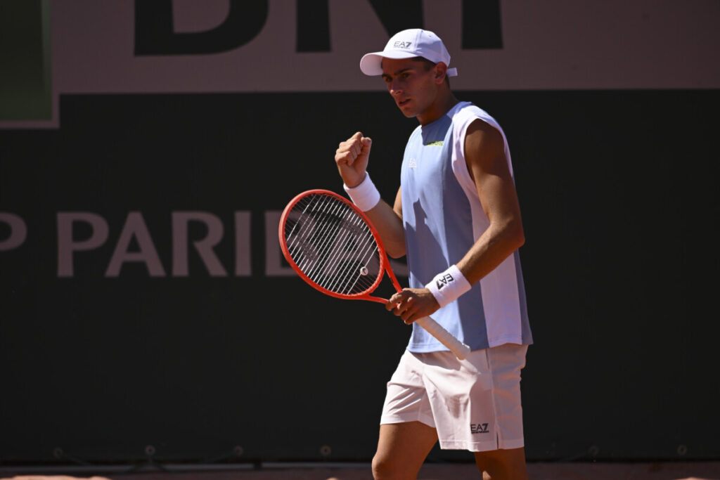 Arnaldi ritrova la vittoria a Tokyo con una straordinaria rimonta contro il giovane Sakamoto