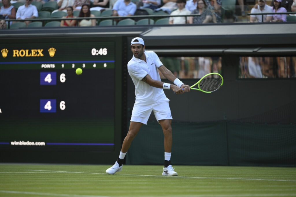 Il calvario continua per Berrettini: stop forzato alle Alpi per curare l'anca